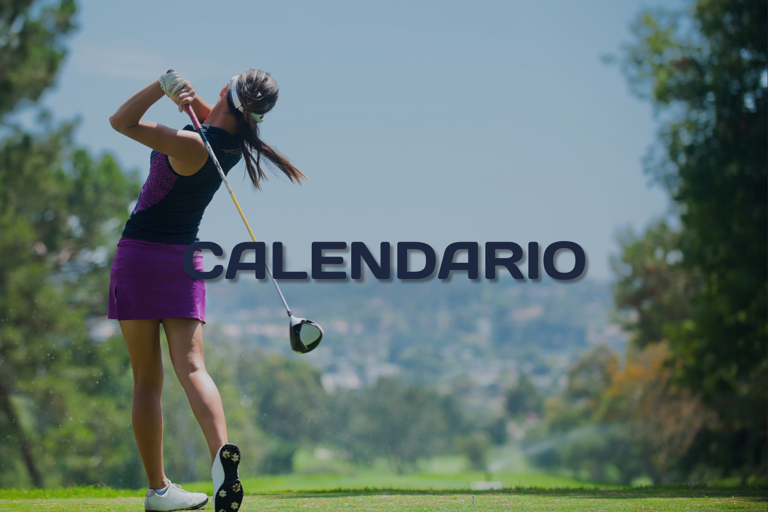 hombre jugando al golf