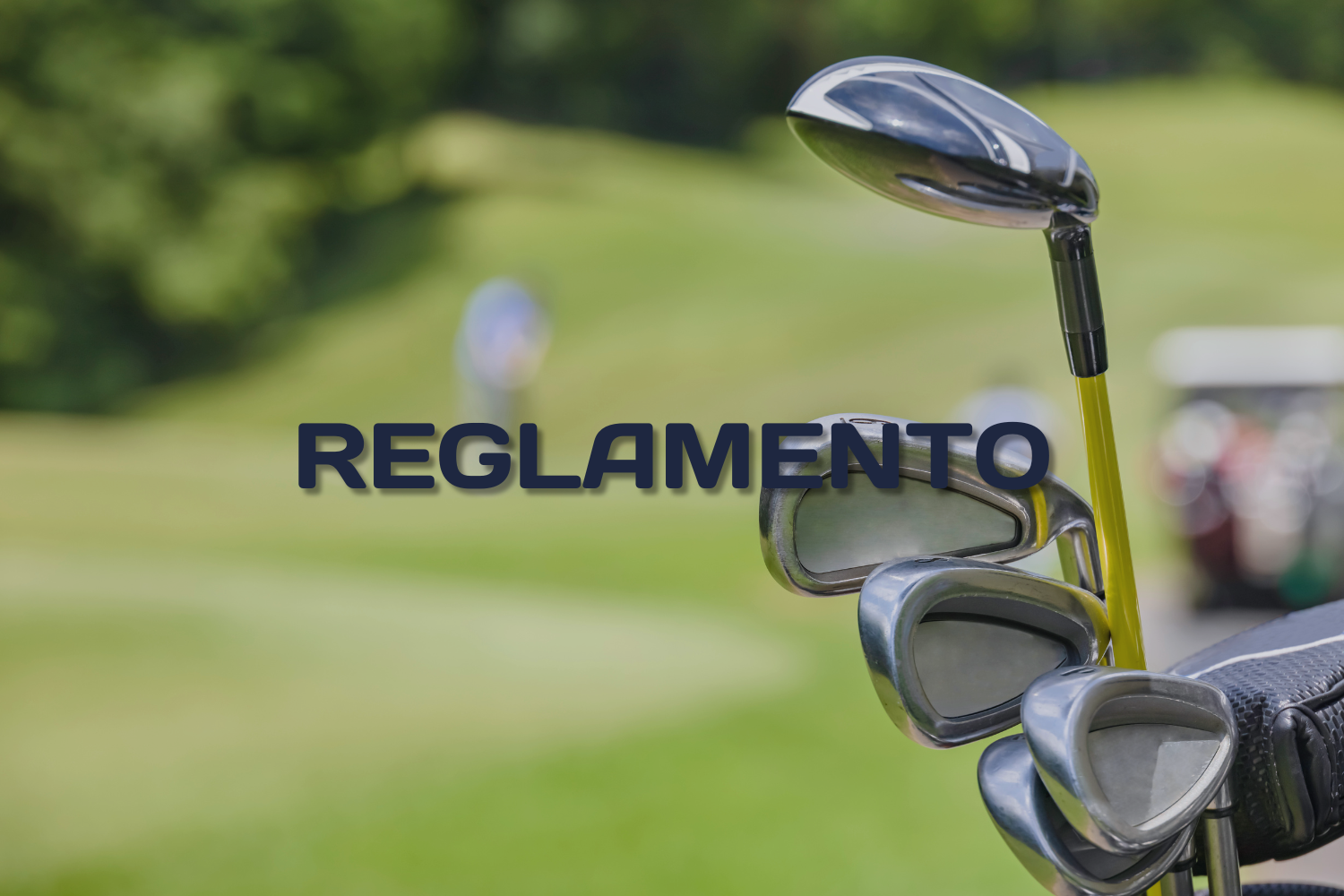 hombre jugando al golf